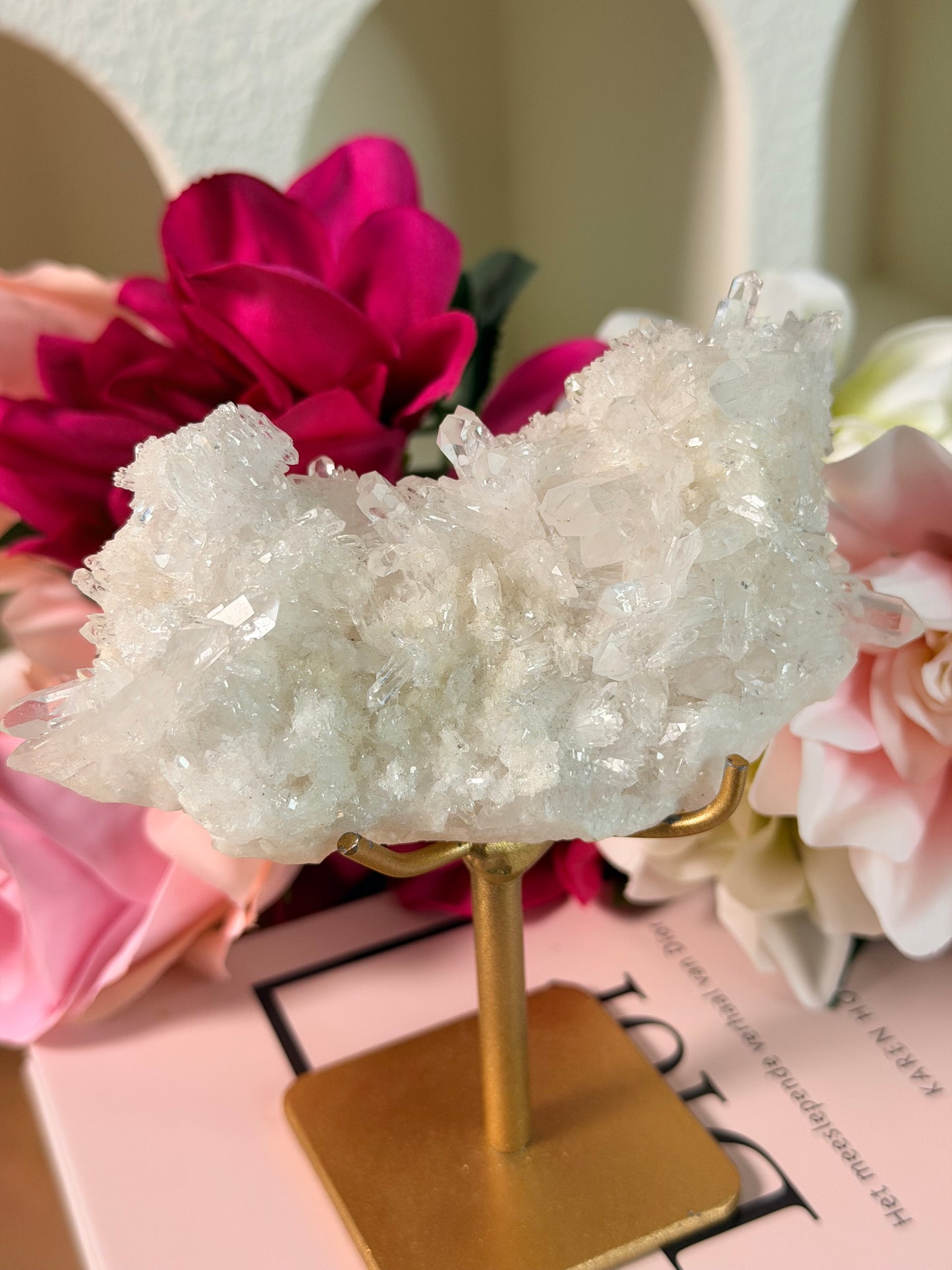 Bergkristal cluster op standaard 33B