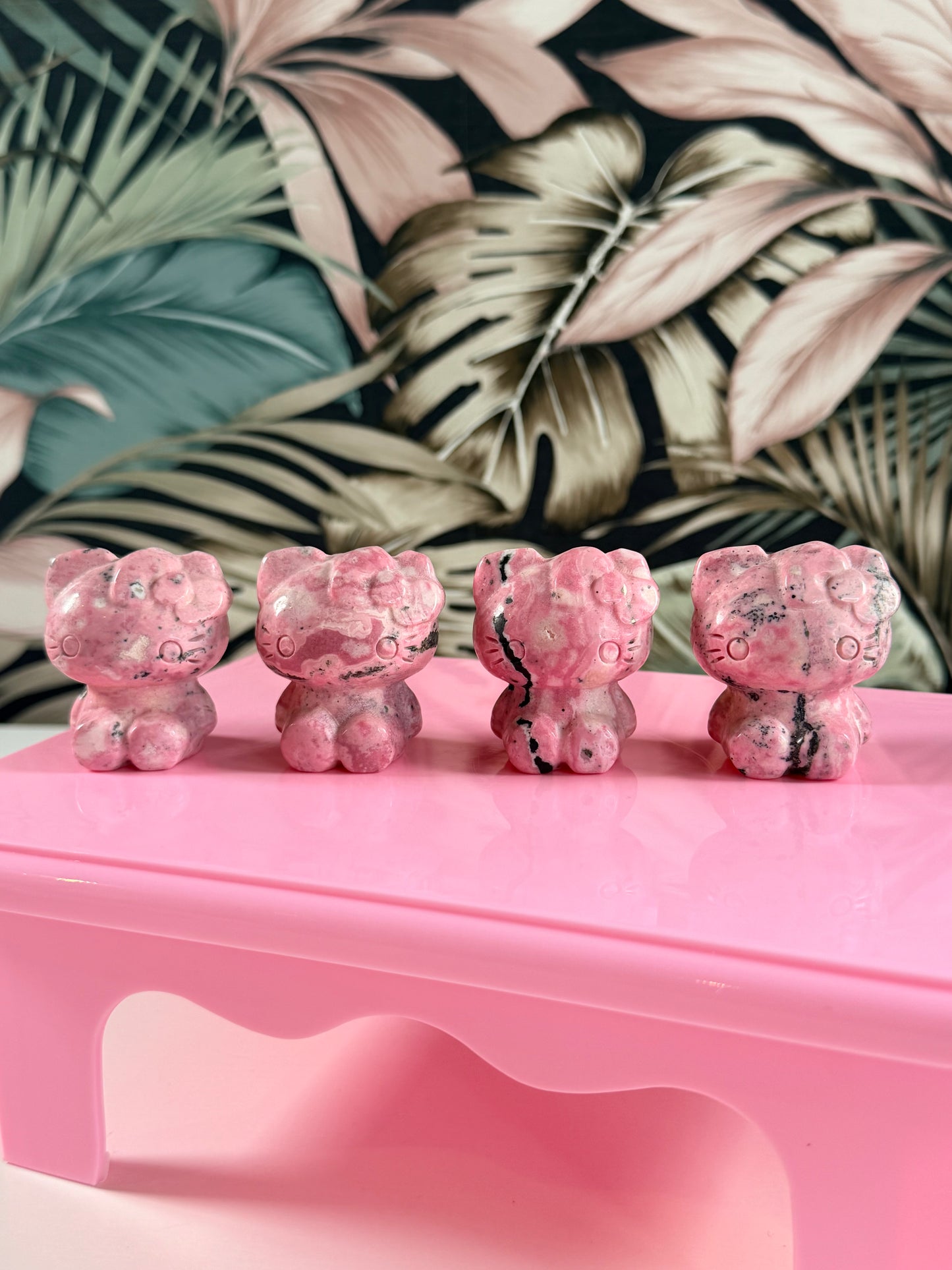 Peruanischer Rhodonit Hello Kitty (klein) – wähle deinen Favoriten
