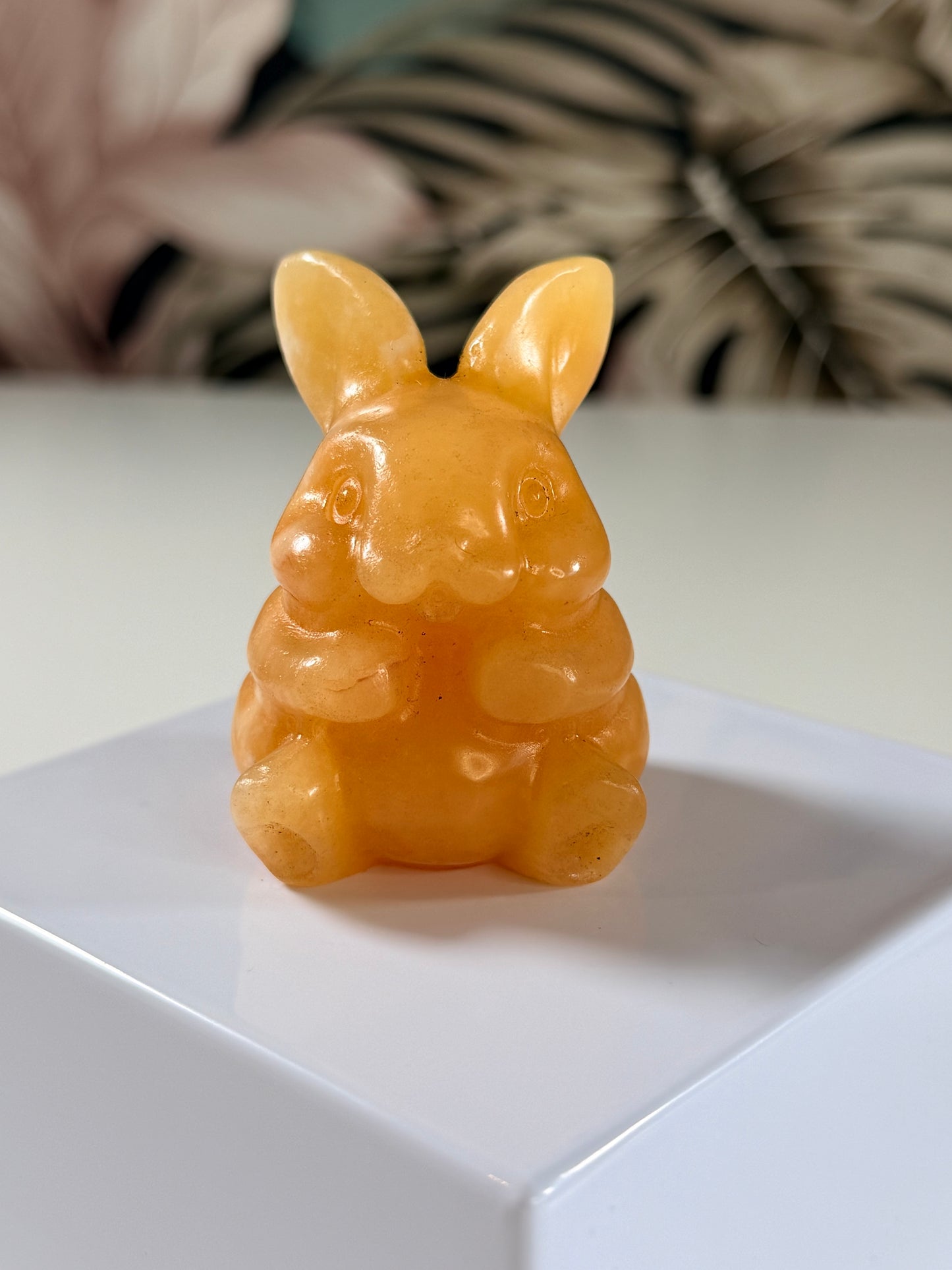 Gelber Calcit Hase