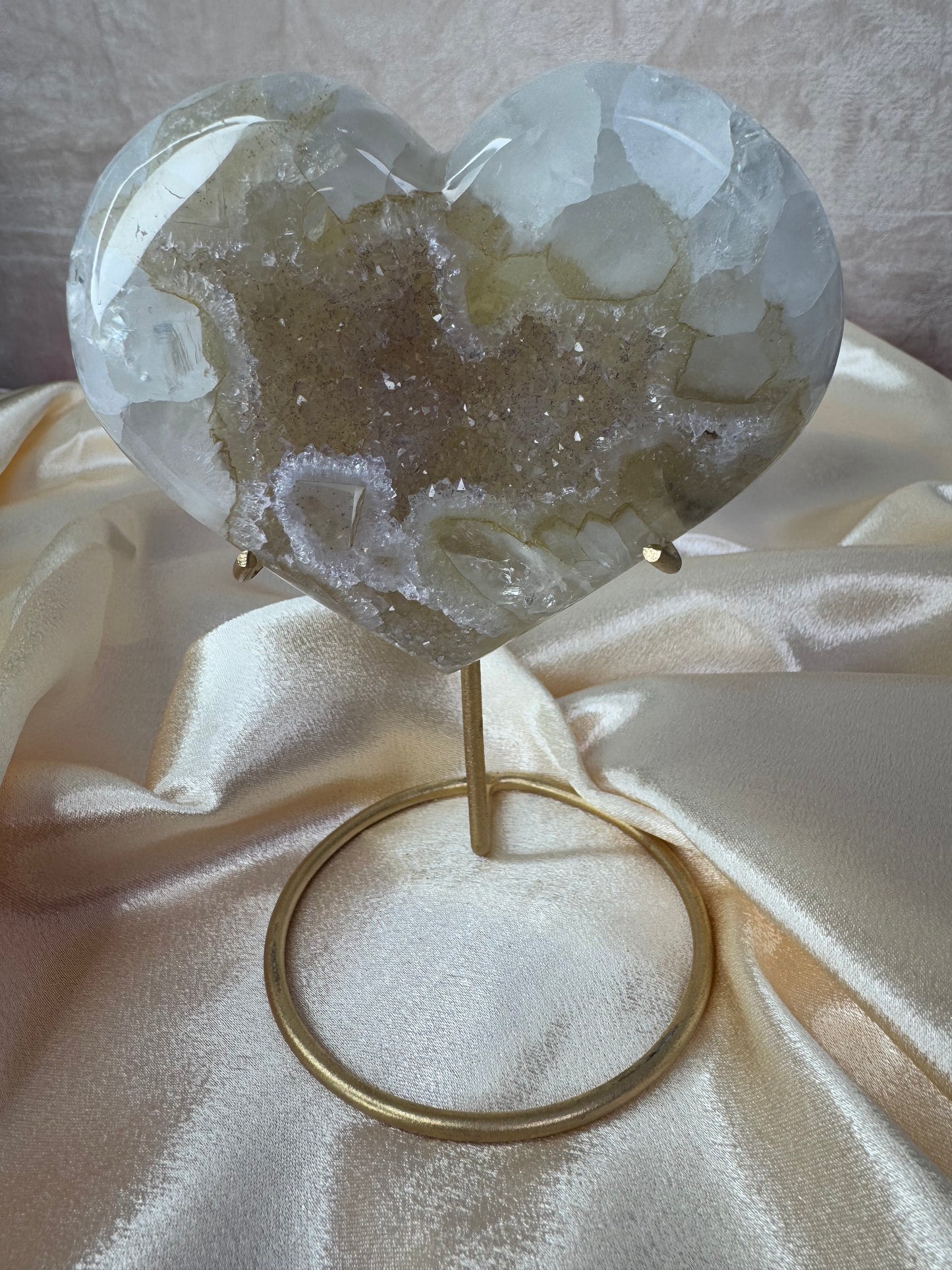 Agate heart on stand 44
