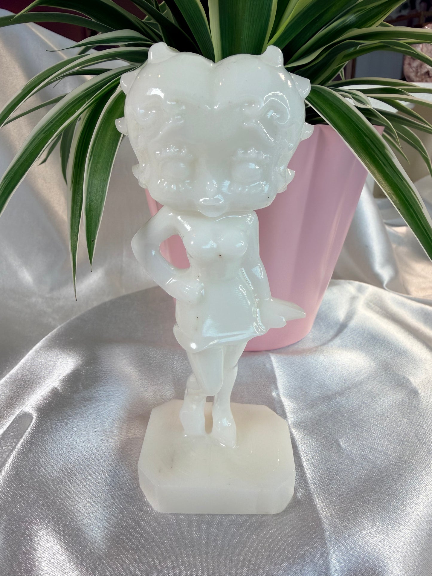 Witte Jade Betty Boop