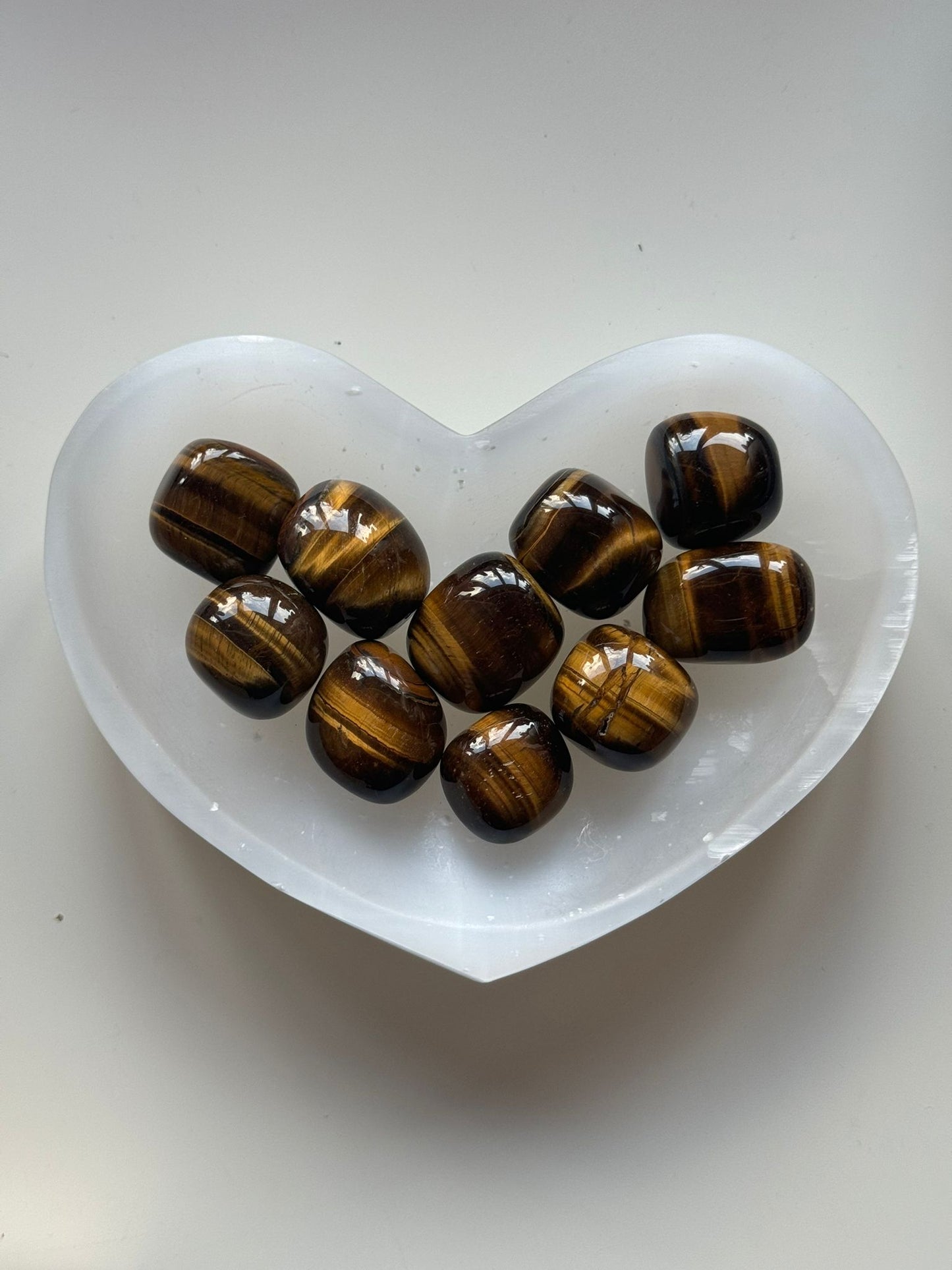 Tiger's eye tumbled stone