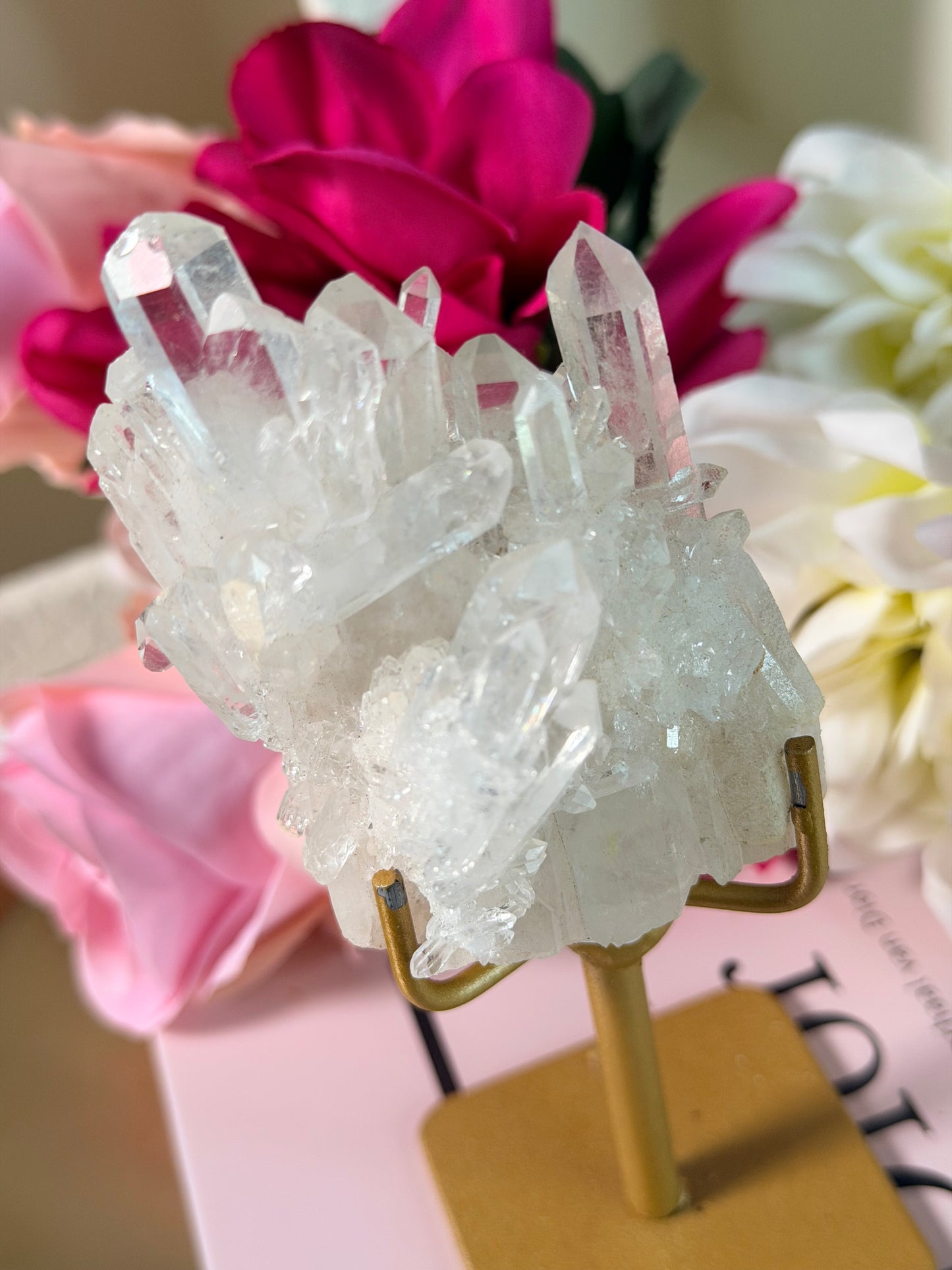 Bergkristal cluster op standaard 26B