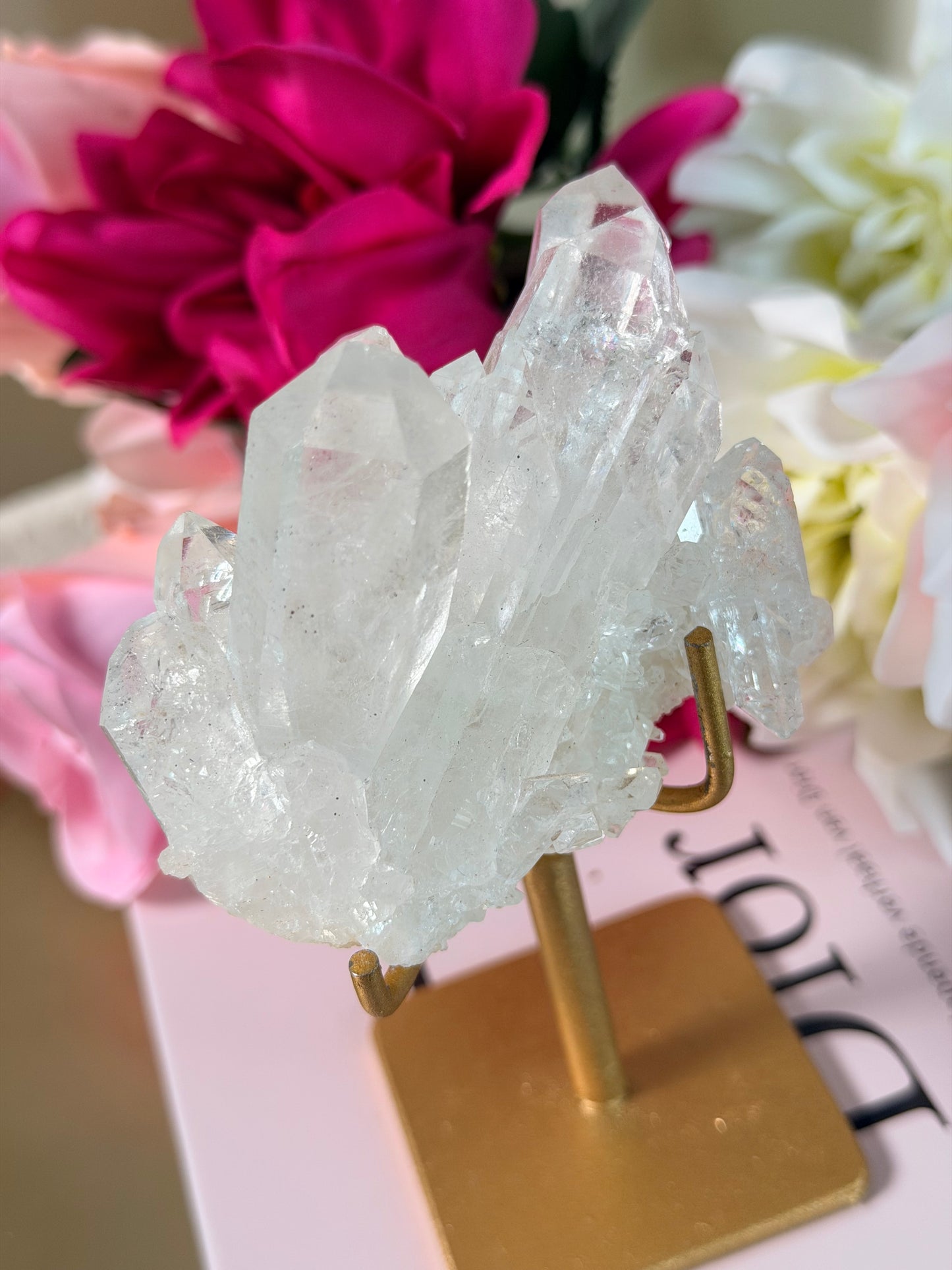 Bergkristal cluster op standaard 30B