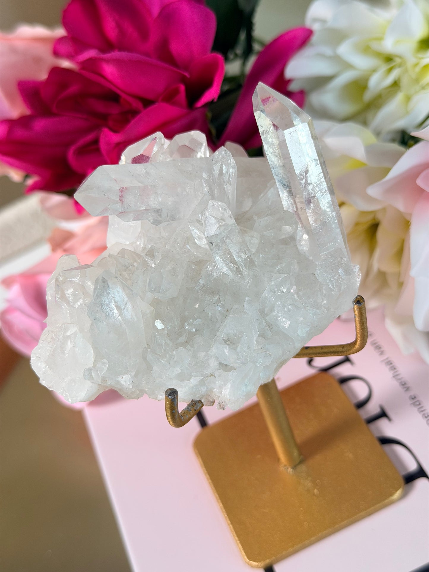 Bergkristal cluster op standaard 35B