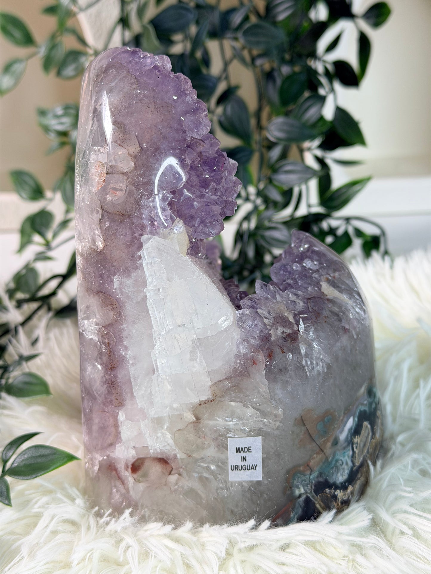 Amethist met Calciet en Hematiet op standvlak 235A