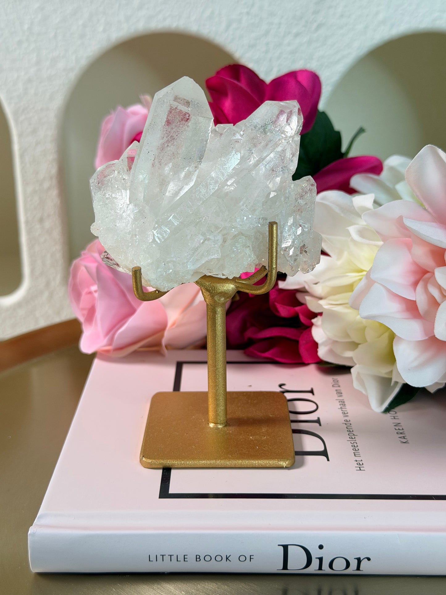 Bergkristal cluster op standaard 30B