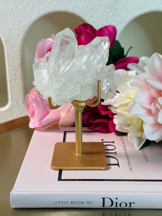 Bergkristal cluster op standaard 30B