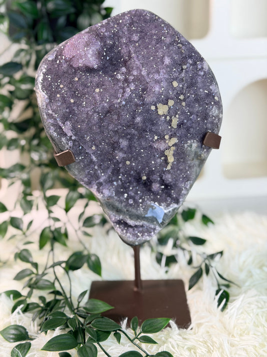 Amethist op standaard met Calciet 349A