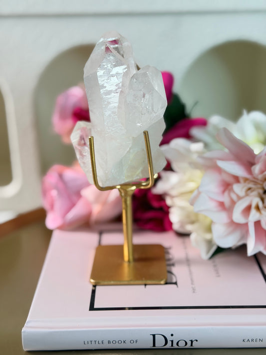 Bergkristal cluster op standaard 34B