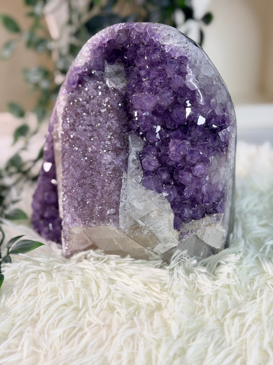 Amethist met Calciet op standvlak 338A