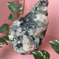 Chalcedon auf Standfläche mit Apophyllit und Stilbit 9c