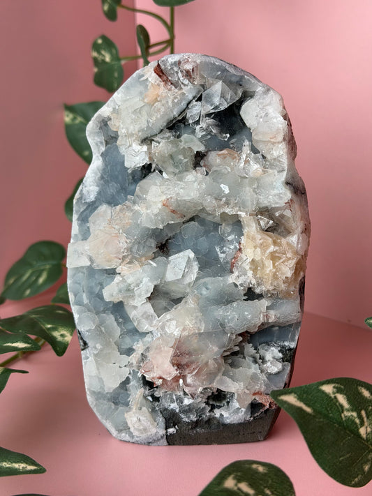 Chalcedoon op standvlak met Apofyliet en Stilbiet 16c