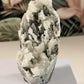 Chalcedon auf Standfläche mit Apophyllit 73c