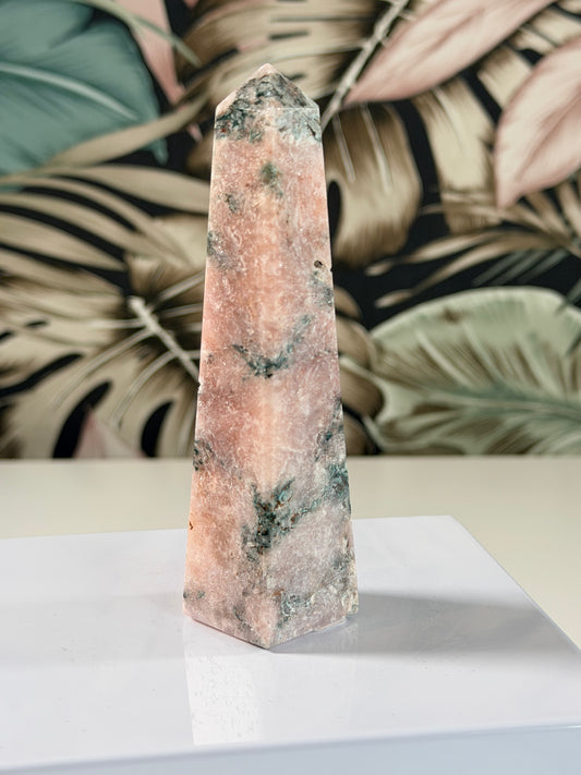 Roze Amethist obelisk 71