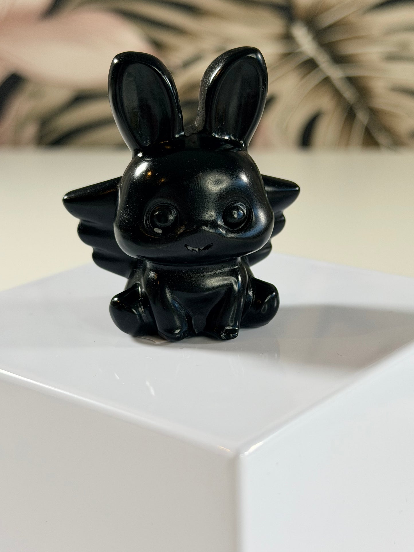 Obsidiaan konijn met vleugels