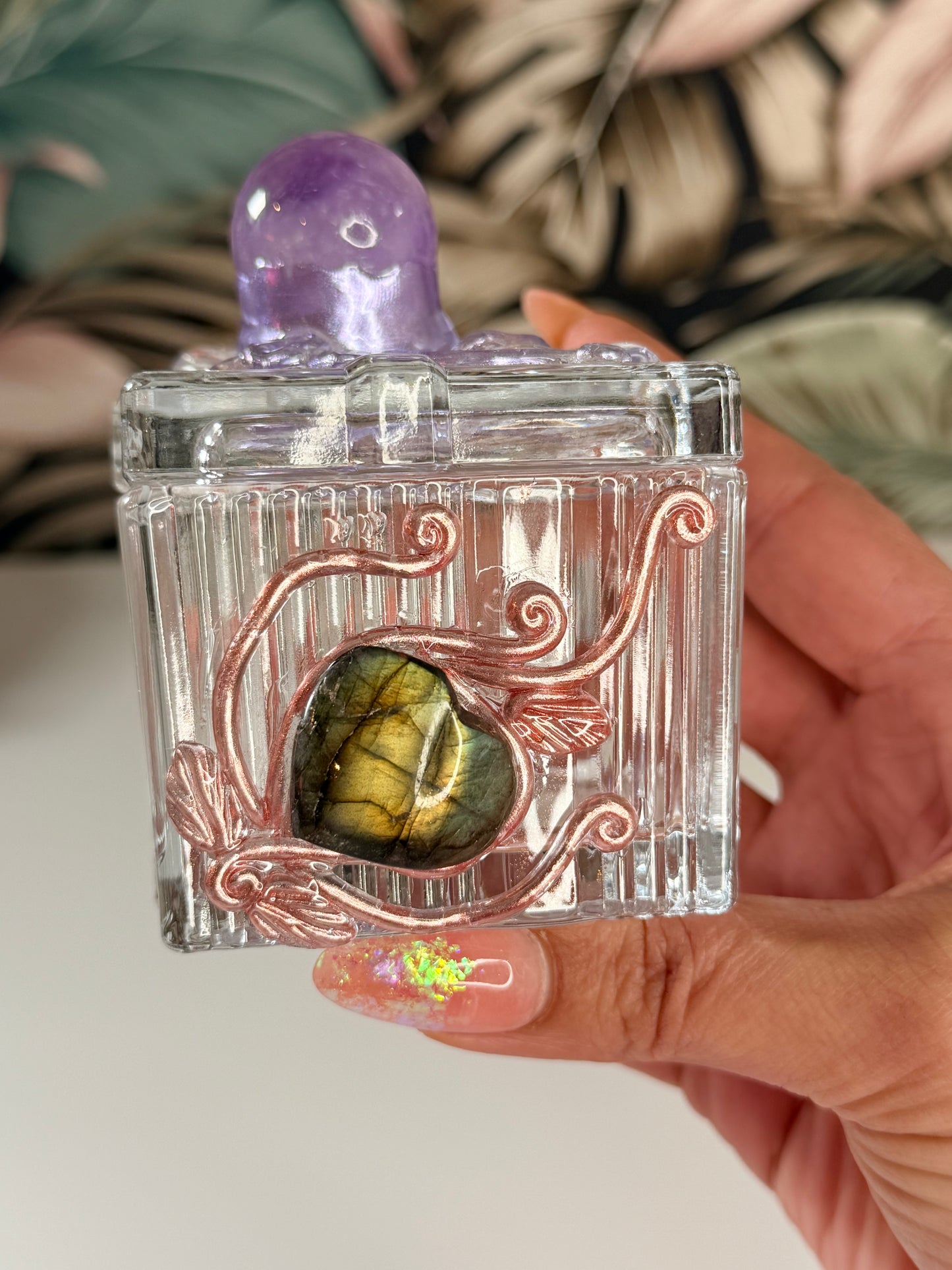 Amethyst-Glasgefäß mit Labradorit