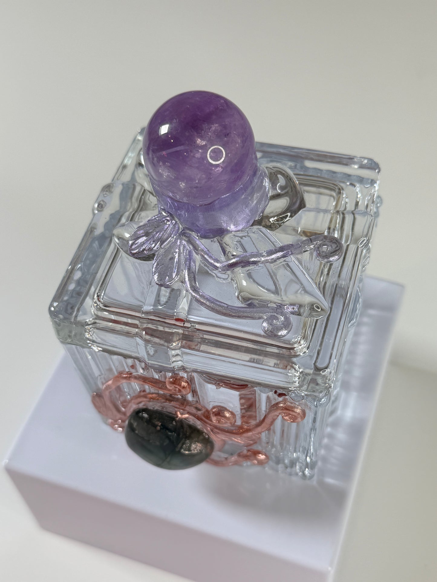 Amethyst-Glasgefäß mit Labradorit
