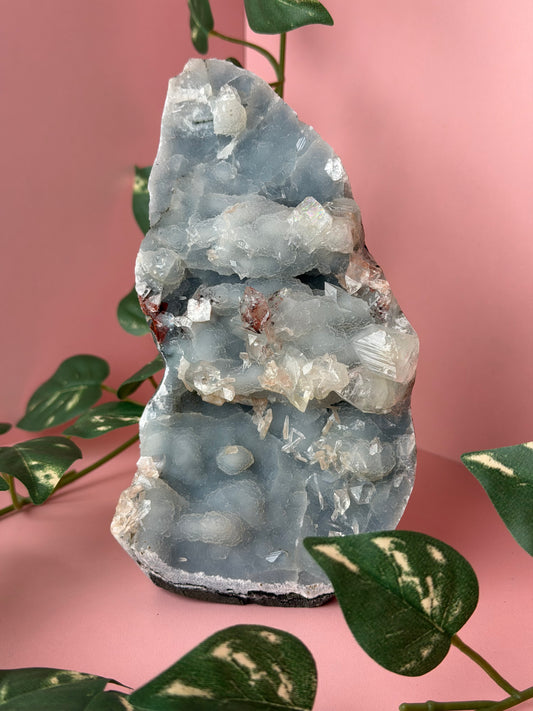 Chalcedoon op standvlak met Apofyliet en Stilbiet 7c